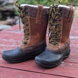 North Face Shellista III Mid calf Winter boots womens 6 fur lined